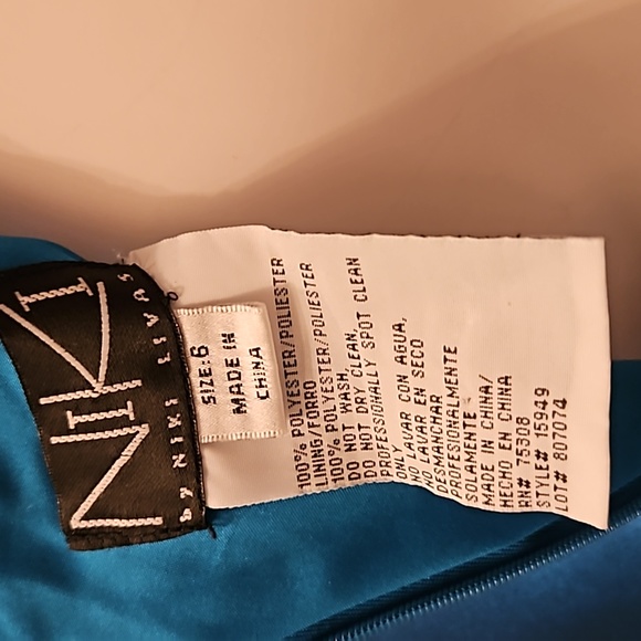 Beautiful Formal Gown - Picture 3 of 3